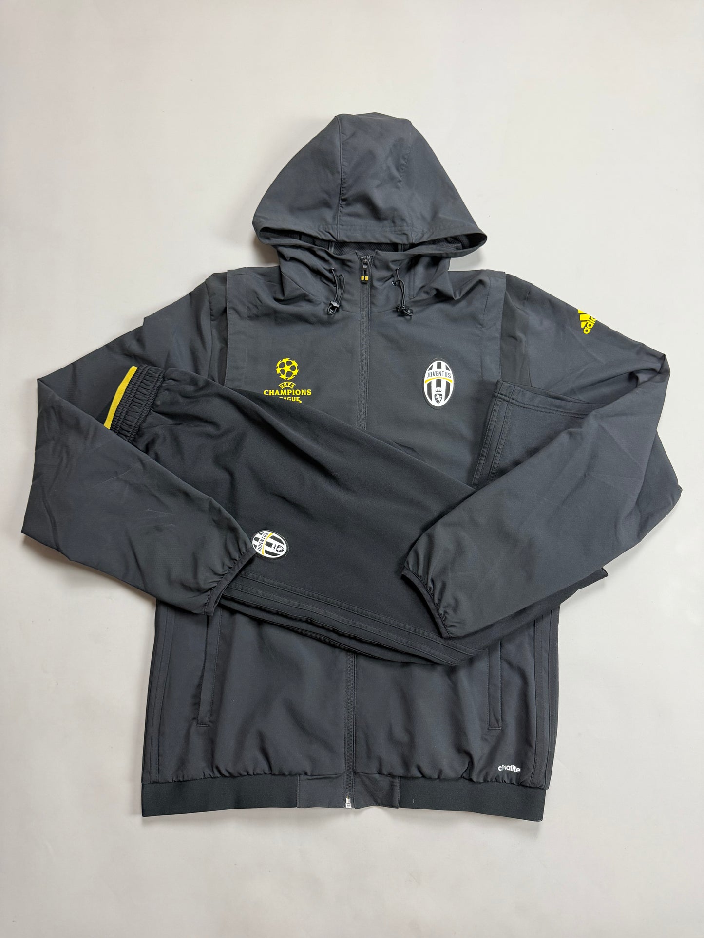 Juventus Tracksuit (L)